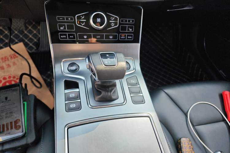 Used Hongqi H5 2020 1.8T Automatic Smart Connect Flagship Edition Gear Lever