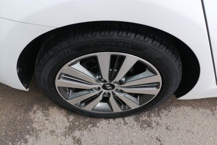 Used Hyundai Mistra 2016 1.8L Automatic Smart GLS Right Rear Wheel Hub