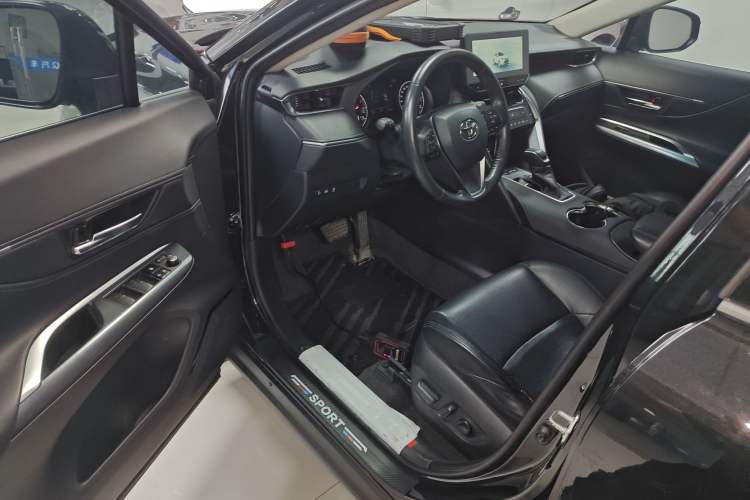 Used Toyota Harrier 2023 2.0L CVT Two-Wheel Drive Entry Version
