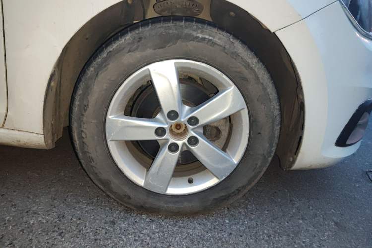 Used Volkswagen Santana 2016 1.6L Manual Fashion Edition Right Front Wheel Hub