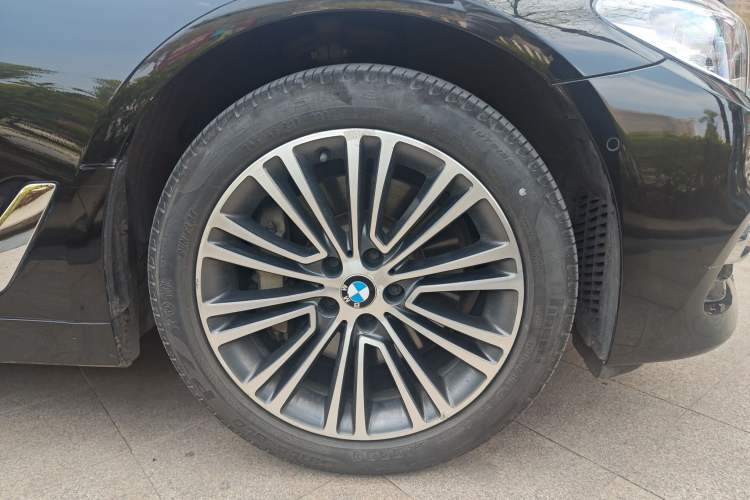 Used BMW 5 Series 2018 Facelifted 530Li Luxury Edition Premium Package Right Front Wheel Hub