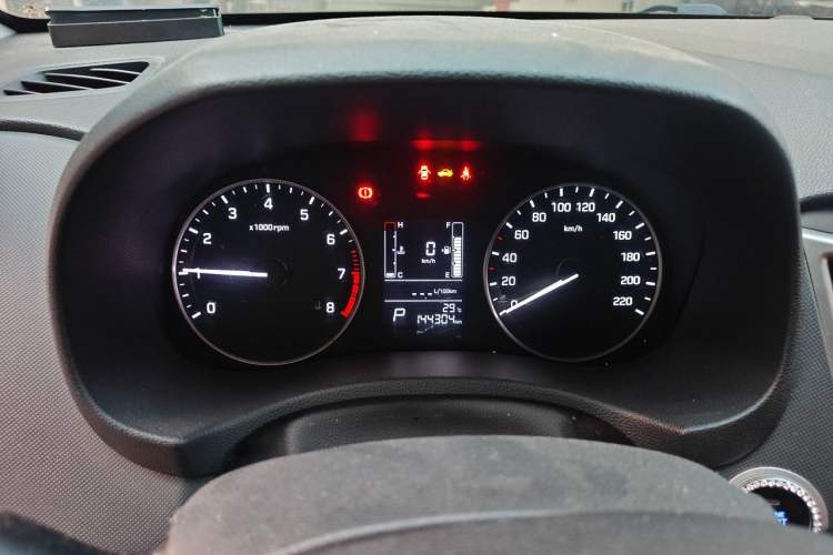 Used Hyundai ix25 2015 1.6L Automatic Two-Wheel-Drive Deluxe DLX Model
