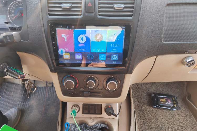 Used Dongfeng Fengon 330 2014 1.5L Manual Utility Version DK15 Audio And AC Panel