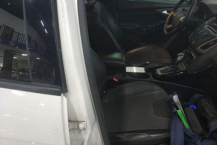 Used Ford Focus 2012 Sedan 1.6L Automatic Fashion Edition