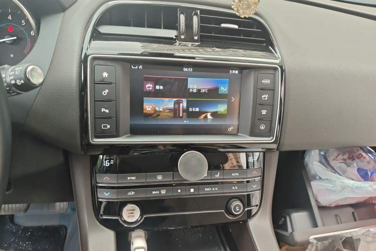 Used Jaguar F-PACE 2016 2.0T Two-Wheel Drive Urban Luxury Edition