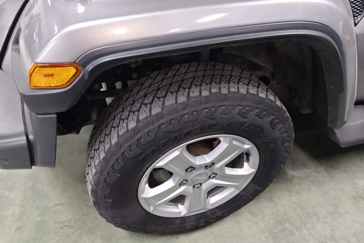 Used Jeep Wrangler 2019 2.0T Sahara Four-Door Version China VI Emission Standard
