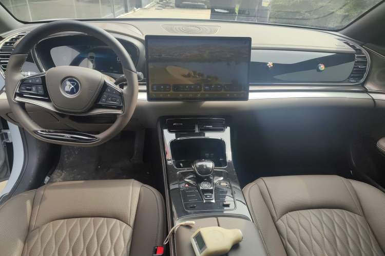 Used BYD Han 2024 EV Glory Edition 506KM Front-Wheel-Drive Premium Model Center Console