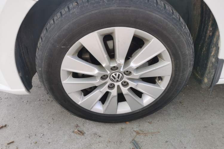 Used Volkswagen Lavida 2013 Revised Version 1.4 TSI DSG Comfort Edition Left Front Wheel Hub