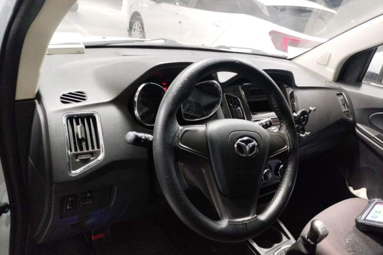 Used FAW Yingzhi G3 2016 1.5L Manual Comfort Edition Center Console