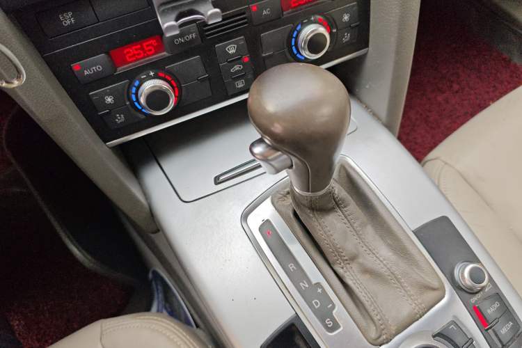 Used Audi A6L 2011 2.0 TFSI Automatic Standard Edition Gear Lever