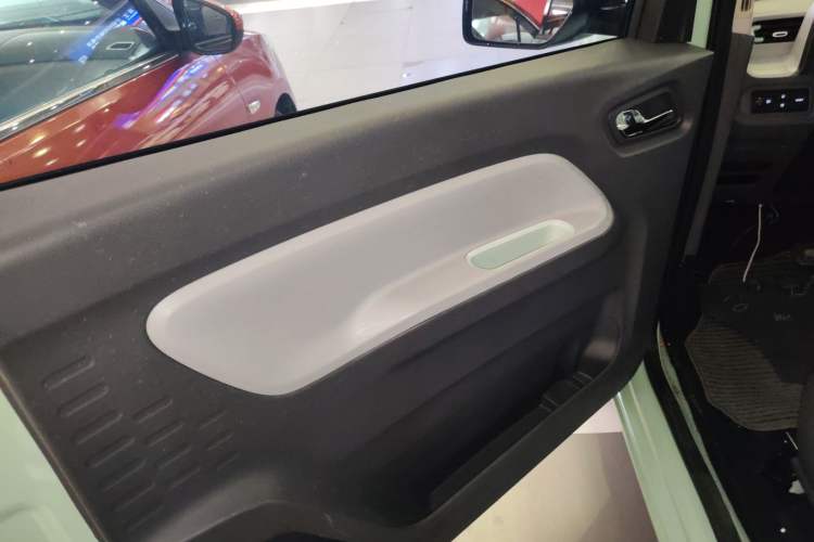 Used Wuling Hongguang MINIEV 2022 Macaron Premium Model – Lithium Ternary Battery