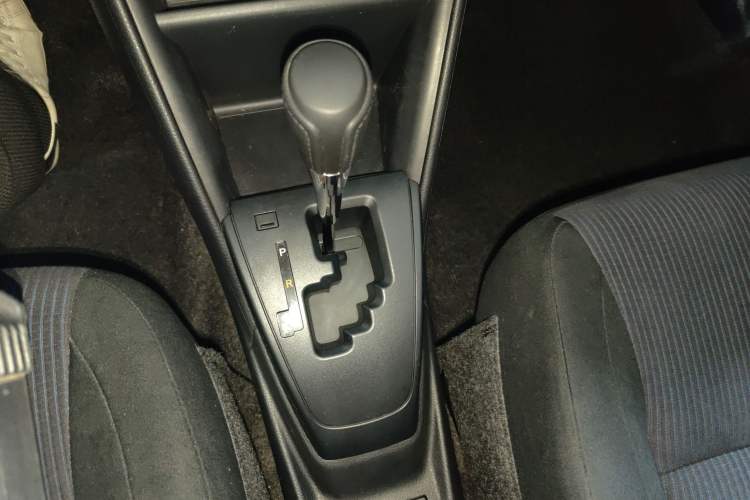 Used Toyota YARiS L Zhi Xiang 2017 1.5E CVT Dynamic Edition Gear Lever