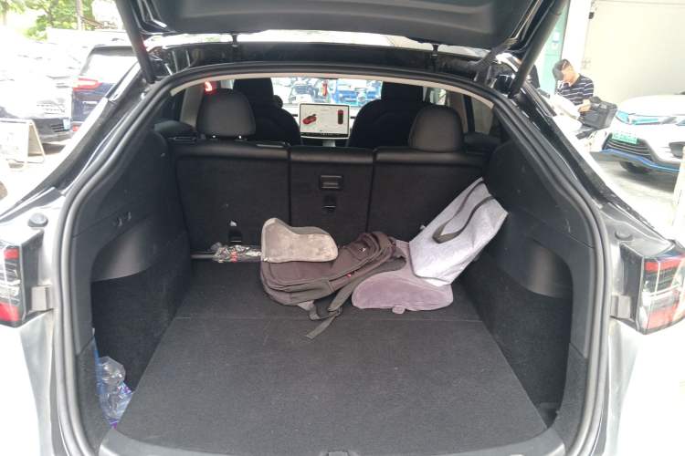 Used Tesla Model Y 2023 Rear-Wheel-Drive Version Trunk