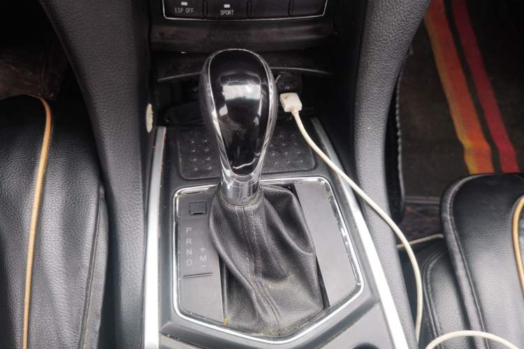 Used JMC Yusheng S350 2014 2.4T Automatic 4x4 Diesel Luxury Version with Sunroof 5 Seats
