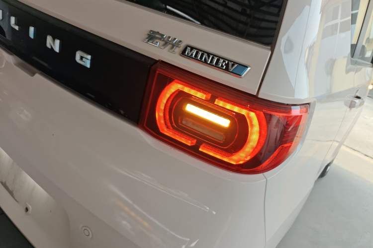 Used Wuling Hongguang MINIEV 2021 Macaron Fashion Model Lithium Iron Phosphate Right Rear Taillight