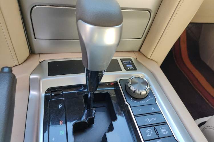 Used Toyota Land Cruiser 2012 4.6L Automatic VX-R Gear Lever