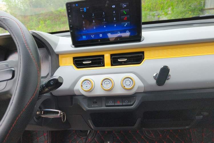 Used Chery QQ Ice Cream 2023 120km Ice Cream-Type Lithium Iron Phosphate Audio And AC Panel