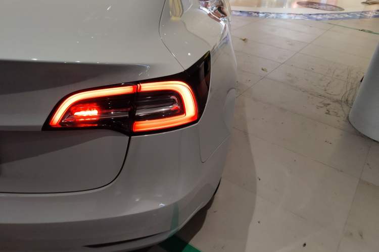 Used Tesla Model 3 2022 Rear-Wheel-Drive Version Right Rear Taillight