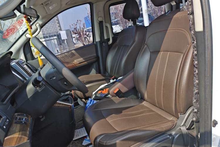 Used FORTHING Lingzhi PLUS 2021 2.0L Manual Standard Version CNG 7 Seats
