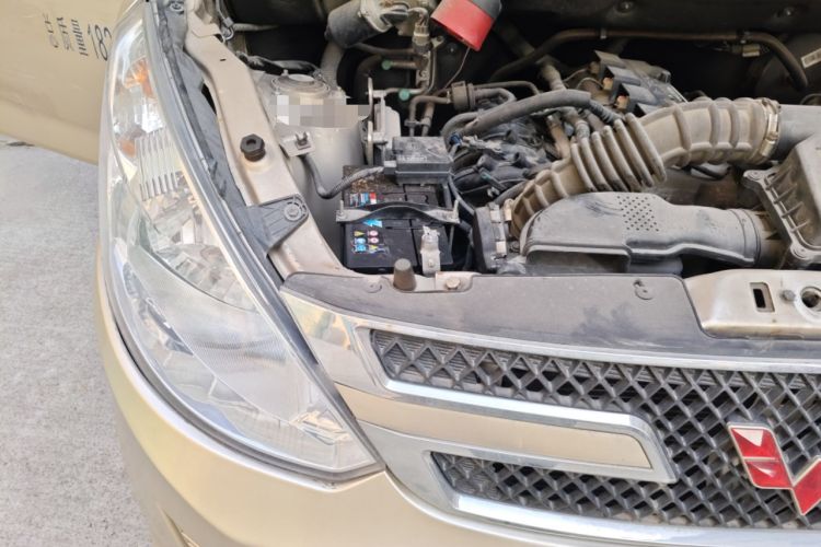 Used Wuling Rongguang V 2016 1.5L Practical Version Right Front Headlight