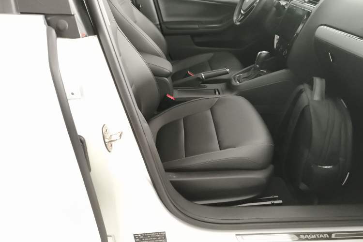 Used Volkswagen Sagitar 2018 1.6L Automatic Comfort Model Right Front Seat