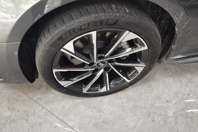 Used Audi A4L 2023 40 TFSI Fashionable and Elegant Version Left Front Wheel Hub