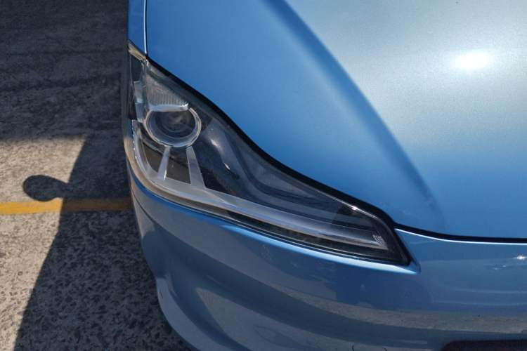 Used NETA V 2022 Chao 400 Lite Right Front Headlight