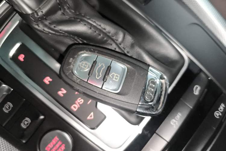 Used Audi Q5 2018 Collector's Edition 40 TFSI Technology Model
