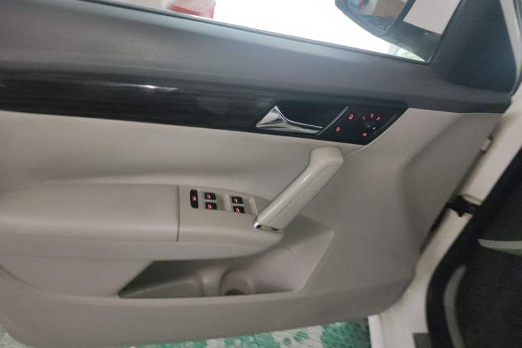 Used Volkswagen Gran Lavida 2013 1.6L Manual Comfort Model