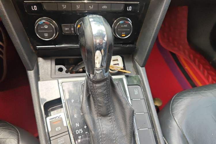 Used Volkswagen Lamando 2015 280TSI DSG Comfort Edition Gear Lever