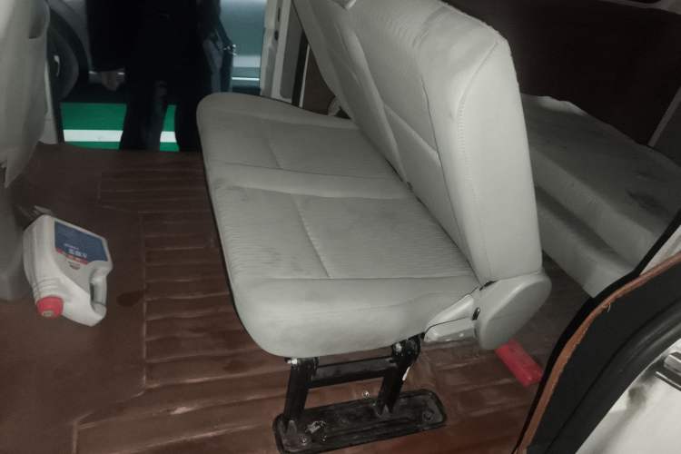 Used Jinbei New Hiace X30L CNG 2023 100L CNG Wealth Edition Bus 6/7 Seats No Air Conditioning SWCC15M
