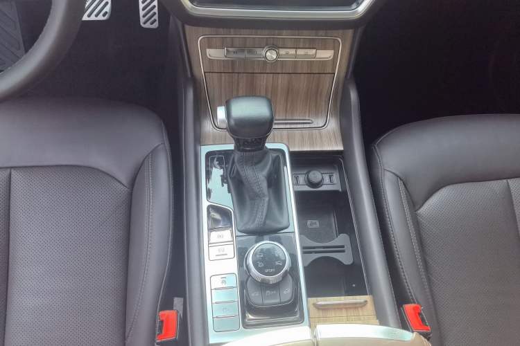 Used Roewe RX8 2018 30T Smart Connectivity Four-Wheel Drive Flagship Edition Gear Lever