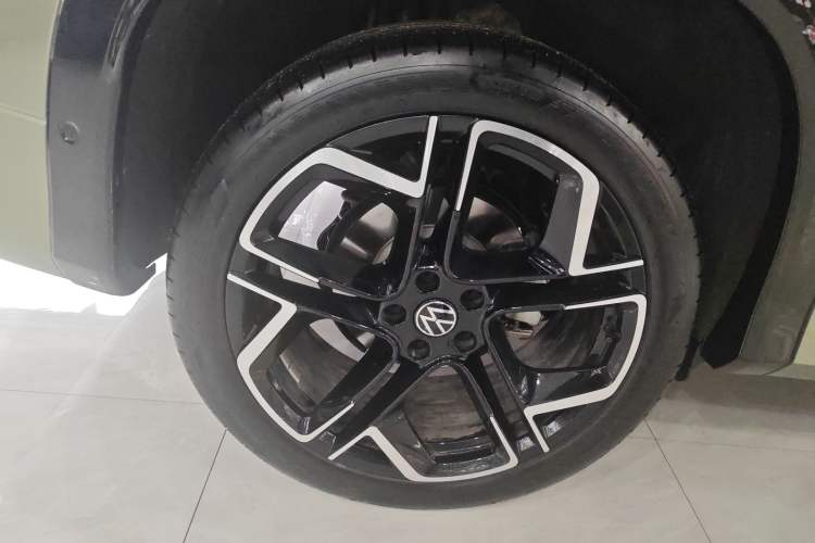 Used Volkswagen Tayron 2025 Tiguan L 380TSI 4Motion Luxury
