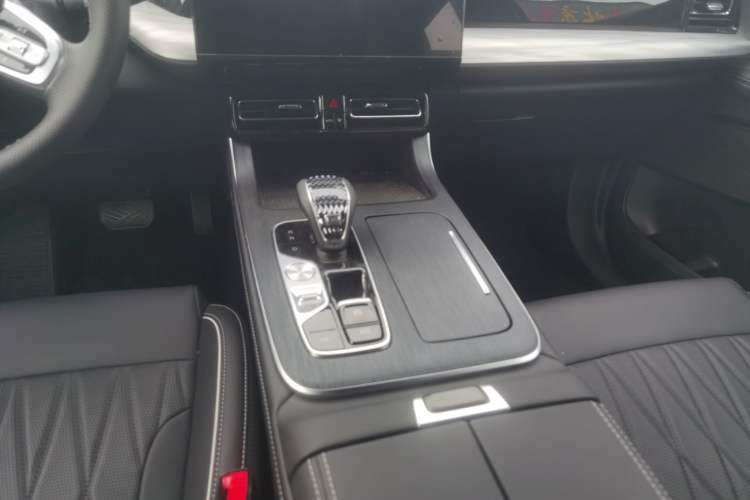 Used GAC Trumpchi GS8 2025 Linghang Series 2.0 TGDI Two-Wheel-Drive Luxury Edition 5 Seats