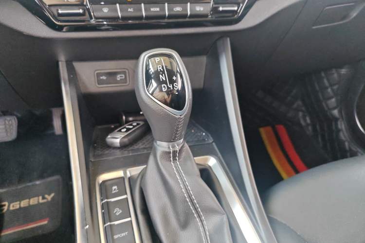 Used Geely Auto Vision X3 2019 Upgraded Model 1.5L CVT Prestige Version Gear Lever