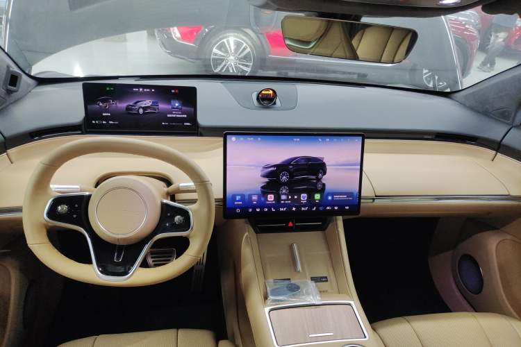 Used Hima Luxeed R7 2024 Pure Electric 667km Pro Center Console