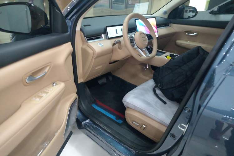 Used Landian E5 PLUS 2026 Model, 165km Long-Range First-Adoption Edition Max, 7-seater