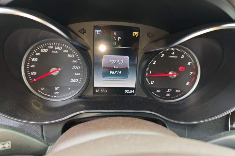 Used Mercedes-Benz GLC 2018 GLC 300 4MATIC Sport Edition Odometer Close Up