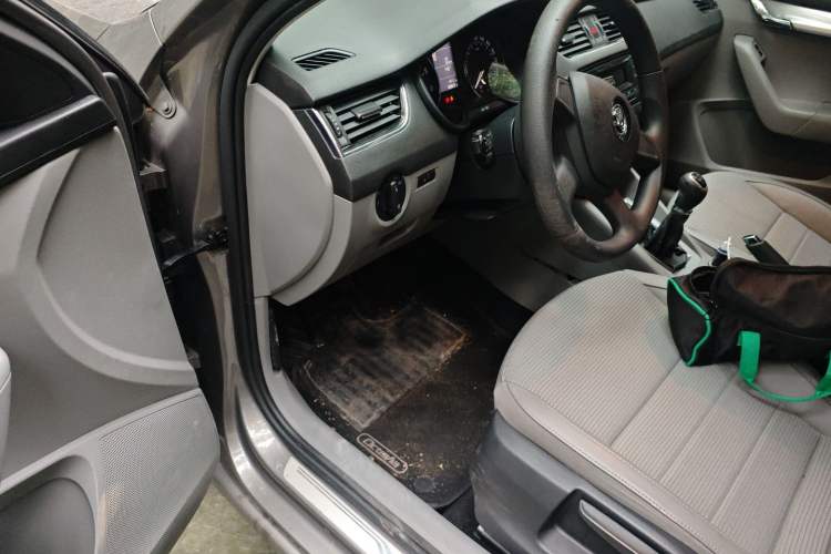 Used Skoda Octavia 2015 1.6L Manual Yijie Edition
