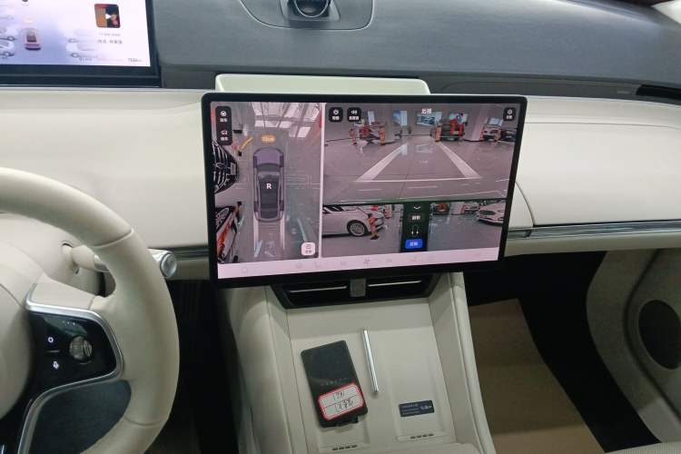 Used Hima Luxeed R7 2025 Range-Extended Version 251 km Max Audio And AC Panel