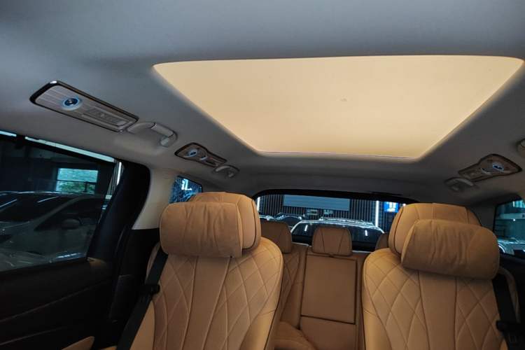 Used Denza D9 2024 DM-i 1050 Luxury Model
