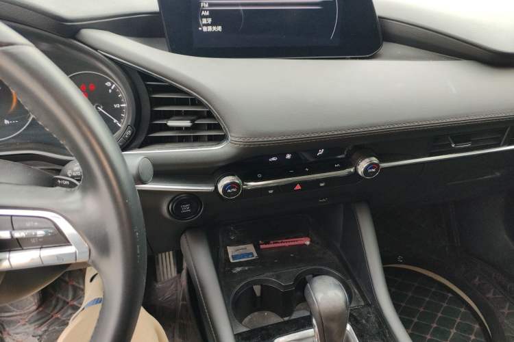 Used Mazda 3 Axela 2021 2.0L Automatic ZhiXuan Edition Audio And AC Panel