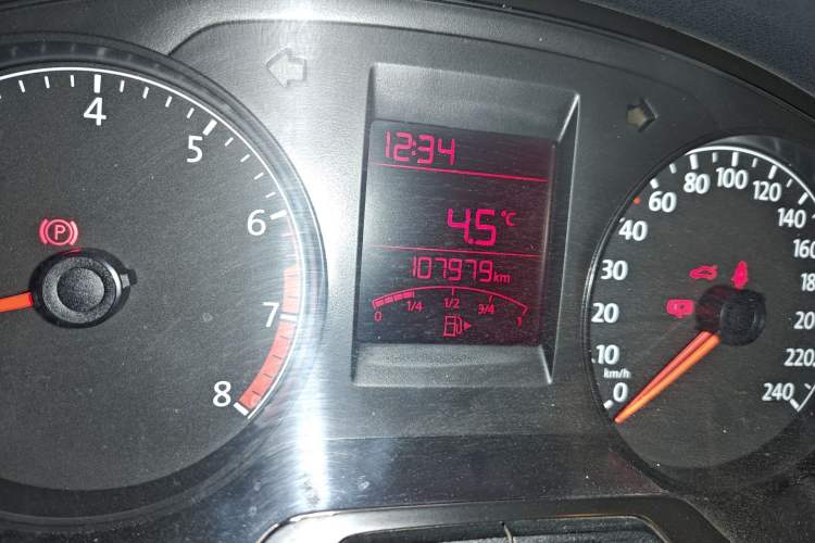 Used Volkswagen Santana 2015 HaoNa 1.6L Manual Fashion Edition Odometer Close Up