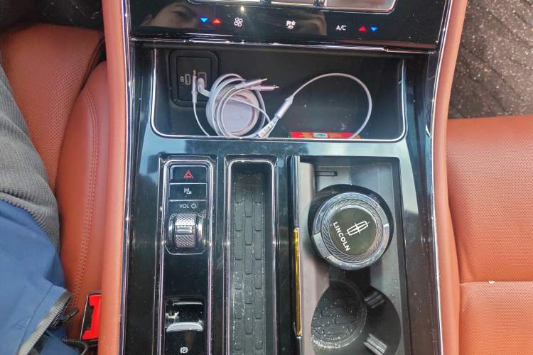 Used Lincoln Aviator 2024 3.0T V6 All-Wheel-Drive Luxury Edition Six Seats