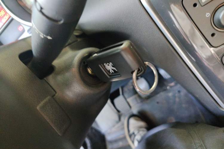 Used Peugeot 308 2013 1.6L Manual Fashion Model