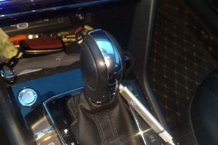 Used Volkswagen Tharu 2021 280TSI Two-Wheel-Drive Luxury Plus Edition Gear Lever