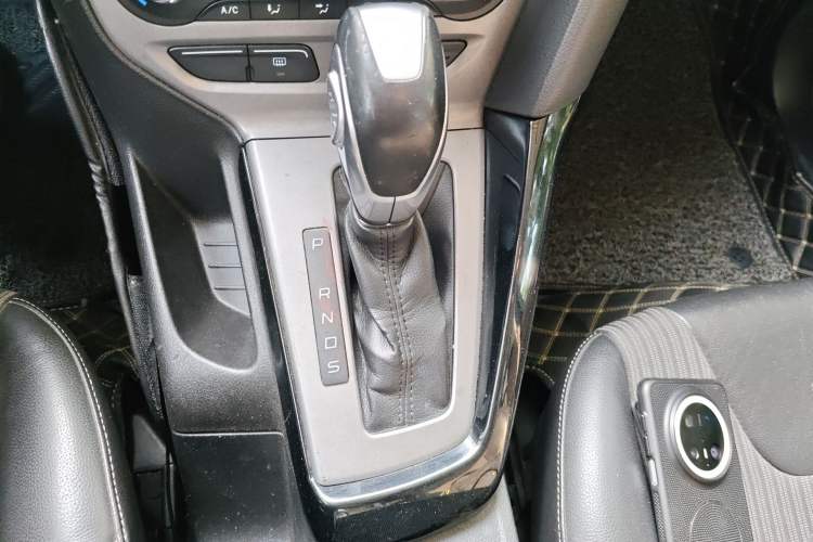 Used Ford Focus 2012 Sedan 1.6L Automatic Fashion Edition Gear Lever