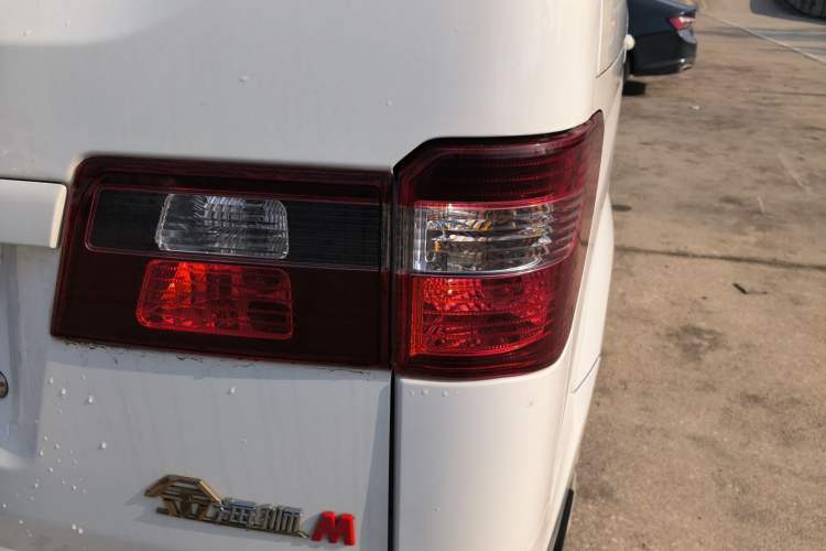 Used Jinbei Gold Hiace M Classic 2022 1.5L Engineering Lion Passenger Vehicle 5 Seats