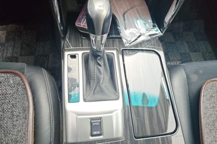 Used Toyota Reiz 2010 2.5V Fashion Elite Edition Gear Lever