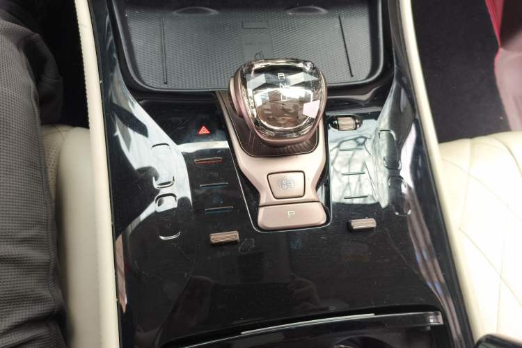 Used Denza D9 2022 DM-i 970 Four-Wheel Drive Flagship Model